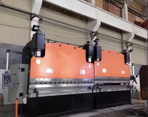 Dernière affaire concernant Client thaïlandais stimule la fabrication d'acier avec une presse plieuse hydraulique CNC tandem de 4000 KN pliant 6400 mm