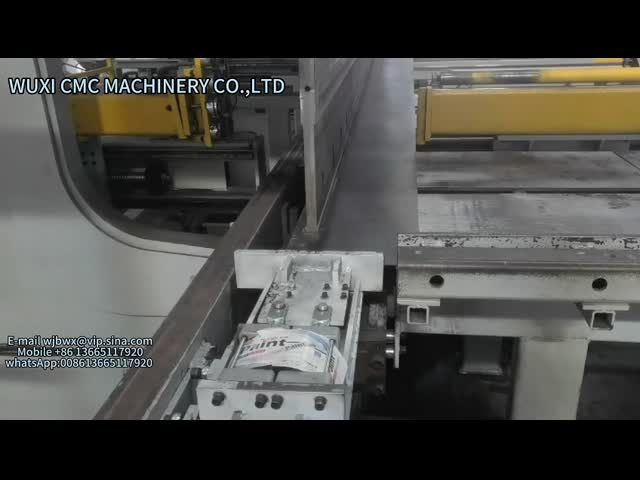 Frénésie hydraulique CNC avec force de travail de 2X400 tonnes et longueur de table de 2X6000 mm équipée du système CNC DELEM DA52S