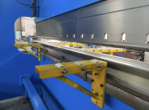 Dernières nouvelles de l'entreprise La technologie des presses plieuses : précision et performance dans la fabrication métallique mondiale