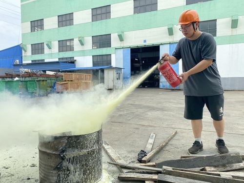 Latest company news about Exercices contre l'incendie pour assurer la production sûre