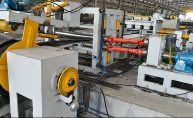 Découpeuse automatique de chandelle, chaîne de production de poteau de réverbère de 12000mm
