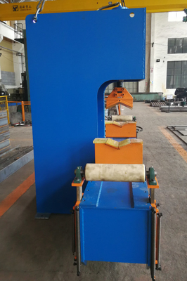 Polonais redressant la machine JZ-63-4000