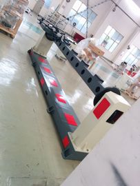 Bon prix Soudure laser de robot automatiquement de robot de fibre de laser de découpeuse/en métal en ligne
