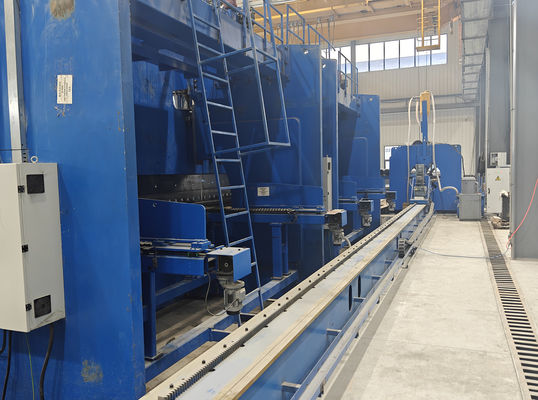 Le frein à pression en tandem de 650T / 6500 mm pour les poteaux lumineux et les mâts hauts