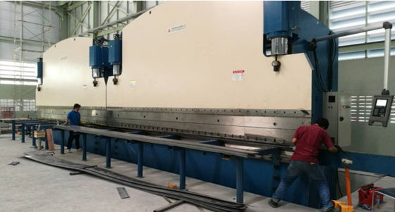 Bon prix 2-WE67K-400/7000 frein à pression hydraulique CNC en tandem pour la fabrication de poteaux légers, mâts hauts en ligne