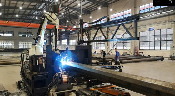 Équipement de soudage robotisé pour plaque de base