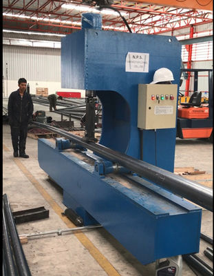 Machine de redressement pour lampes à mât élevé