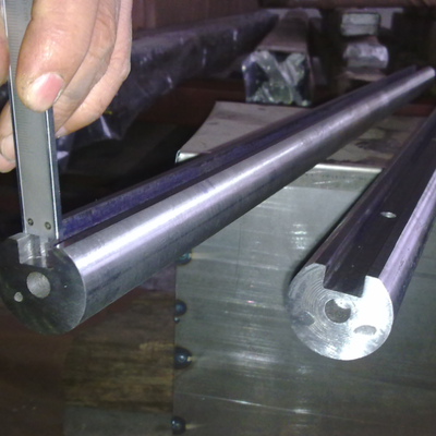 Jeu de matrices CNC d'outillage de presse plieuse avec matériaux 42CrMo et T7 pour un pliage de précision