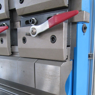 Ensemble de poinçons et de matrices d'outillage de frein de presse pour machine à cintrer hydraulique CNC