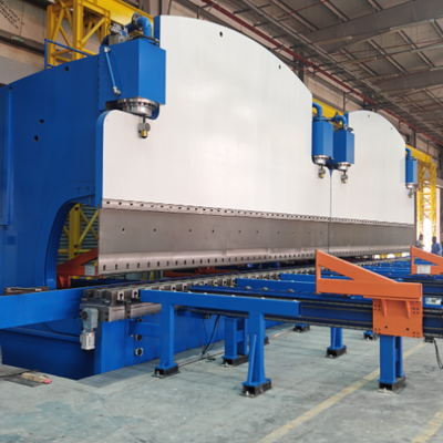 Presse plieuse hydraulique tandem CNC avec une force de travail de 2x1200 tonnes et une longueur de table de 2x6250 mm pour une longue durée de vie