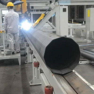 Machine de soudage à fermeture de pôle CNC avec soudage à couture droite longitudinale à arc submergé pour pôle léger ultra long de 12000 mm et 1 personne