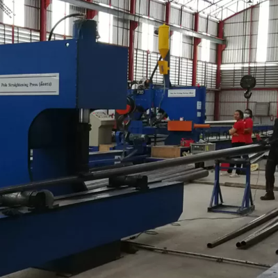 Machine de redressage de poteaux hydrauliques à Force lourde 630KN, avec longueur de traitement de 4000mm et télécommande sans fil
