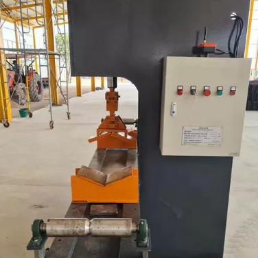 Machine de redressage de poteaux hydrauliques à Force lourde 630KN, avec longueur de traitement de 4000mm et télécommande sans fil