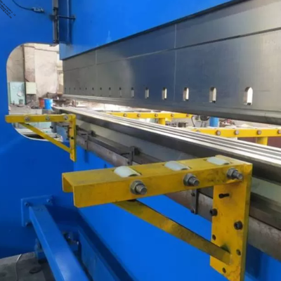 Machine à cintrer de double liaison de commande numérique par ordinateur pour le poteau octogonal conique de réverbère de 14m