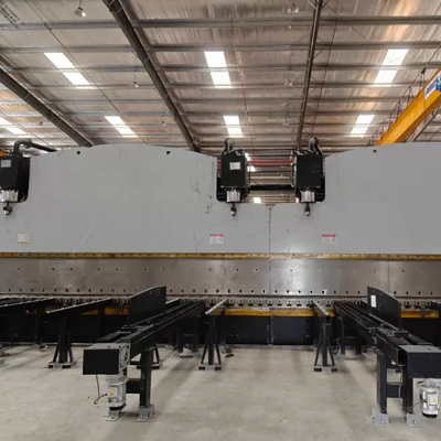 Frein à pression CNC en tandem de 2×650 tonnes pour la production de poteaux légers coniques et octogonaux