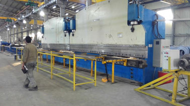 Machine à plier les plaques hydrauliques CNC à double liaison pour la ligne de production de poteaux lumineux