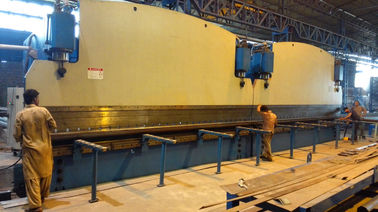 Machine à plier les plaques hydrauliques CNC à double liaison pour la ligne de production de poteaux lumineux