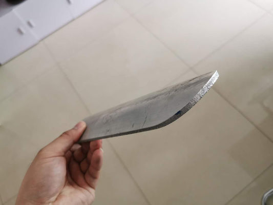 Machine de découpe de porte à poteaux légers octogonaux et coniques en aluminium