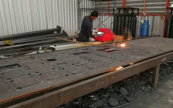 Découpeuse portative de flamme de commande numérique par ordinateur, machine de Polonais léger pour couper l'embase légère de Polonais