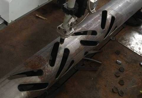 Machine de découpe de porte à pôle léger de 2500 mm, machine de découpe de porte à pôle léger à plasma CNC