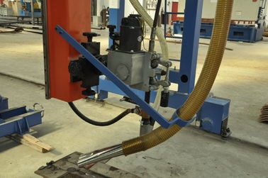 Machine de soudage à pôle léger à haut rendement, machine de soudage à gant à mât élevé pour grands tuyaux / tubes