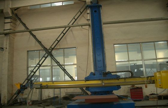 Machine à souder automatique avec course de levage verticale de 4000 mm et diamètre applicable de 700-4000 mm pour le soudage de gros tuyaux d'eau