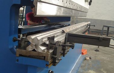 Bon prix 2-WE67K-300/6000 machine à frein à pression CNC avec commande DA53T en ligne