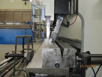 L'outillage de la presse hydraulique de freinage / moule de perforation
