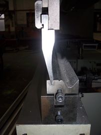 L'outillage de la presse hydraulique de freinage / moule de perforation